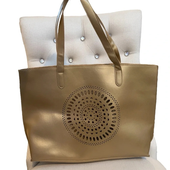 Neiman Marcus Handbags - Neiman Marcus Gold Tote bag